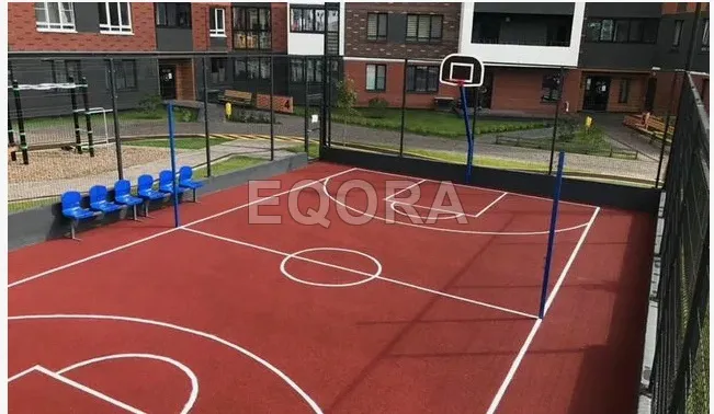 Бесшовное покрытие из резиновой крошки для баскетбольной площадки в Чесме